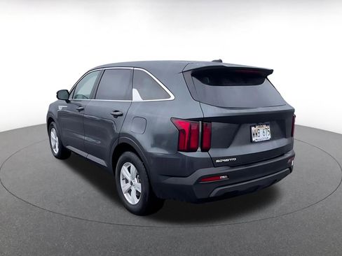Used 2023 Kia Sorento LX image 11