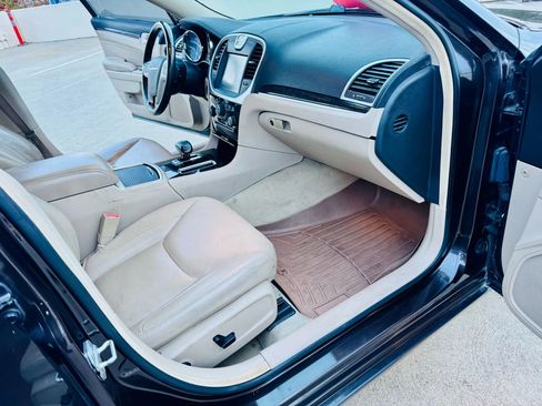 Used 2012 Chrysler 300 Limited RWD image 20