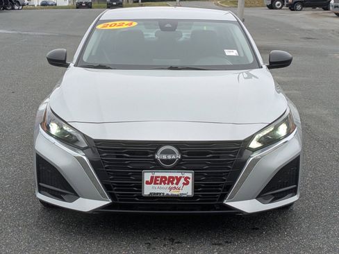 Used 2024 Nissan Altima 2.5 SV FWD image 2