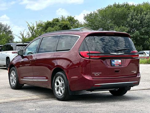 Used 2023 Chrysler Pacifica Limited AWD/4WD image 13