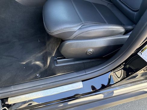 Used 2025 Mercedes-Benz GLC 300 image 21