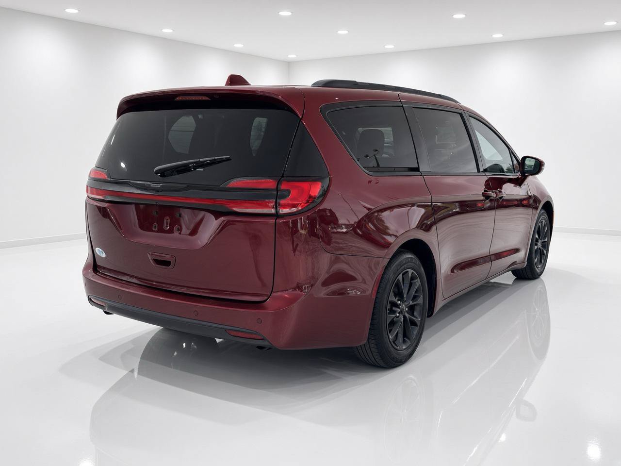 Used 2021 Chrysler Pacifica Touring-L w/ S Appearance Package FWD image 6