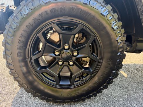Used 2023 Jeep Gladiator Sport AWD/4WD image 27