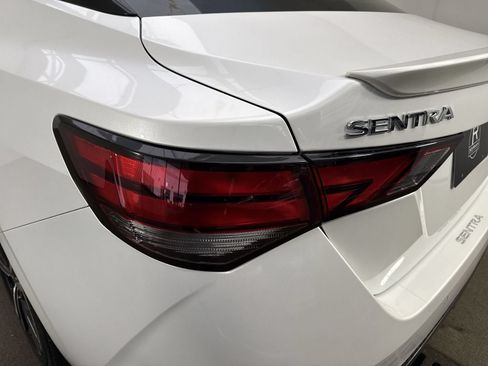 Used 2023 Nissan Sentra SR w/ SR Premium Package FWD image 31
