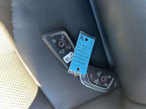 Used 2024 Chevrolet Corvette Stingray image 31