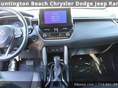 Used 2023 Toyota Corolla Cross XLE image 14