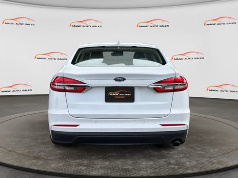 Used 2019 Ford Fusion SE FWD image 9