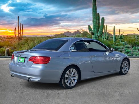Used 2012 BMW 335i Convertible image 3