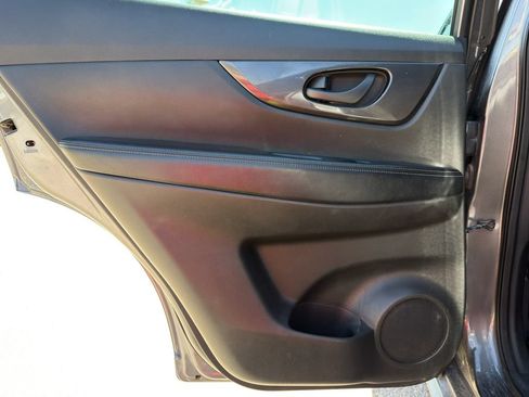 Used 2020 Nissan Rogue S FWD image 22
