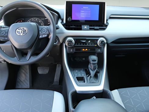 Used 2023 Toyota RAV4 XLE AWD/4WD image 9