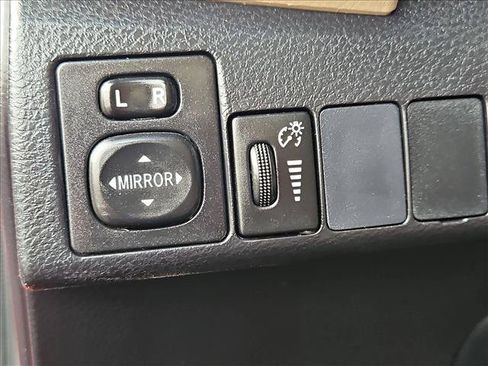 Used 2016 Toyota Corolla LE FWD image 16