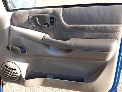 Used 2000 Chevrolet S10 Pickup LS w/ Preferred Equipment Group image 70