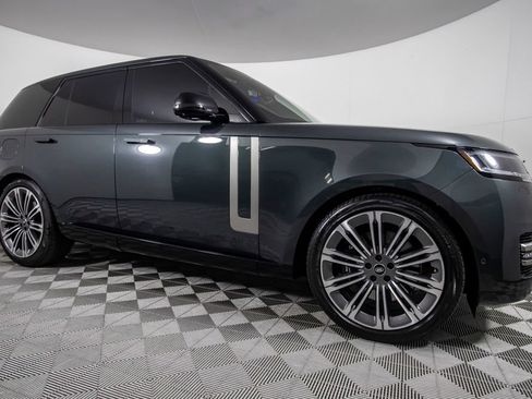 Used 2024 Land Rover Range Rover SE AWD/4WD image 2