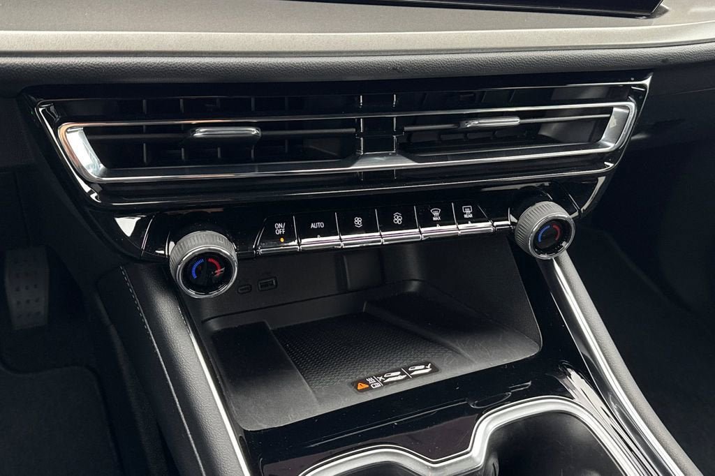 New 2026 Chevrolet Traverse LT w/ Midnight/Sport Edition FWD image 22