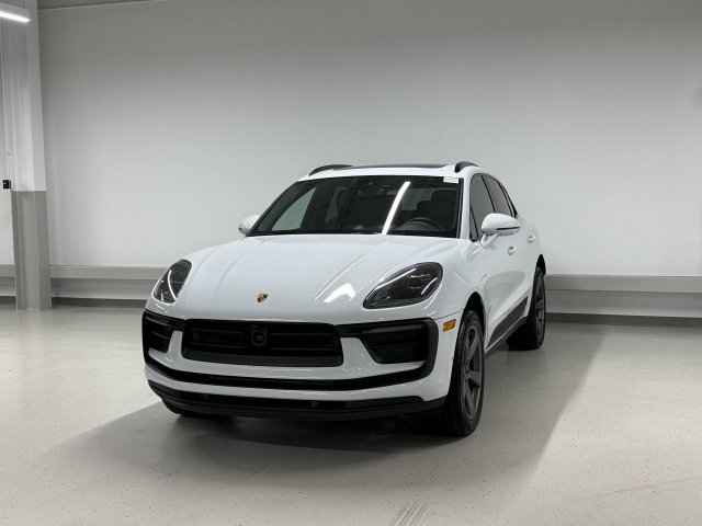 Certified 2026 Porsche Macan AWD/4WD image 1