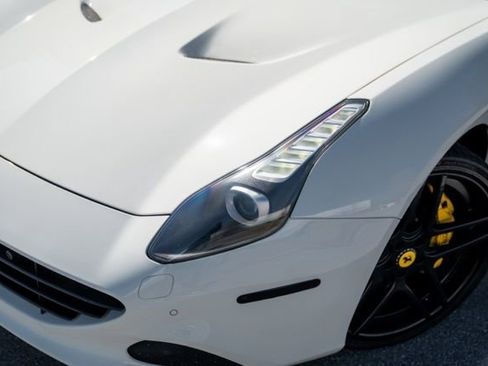 Used 2016 Ferrari California T RWD image 4