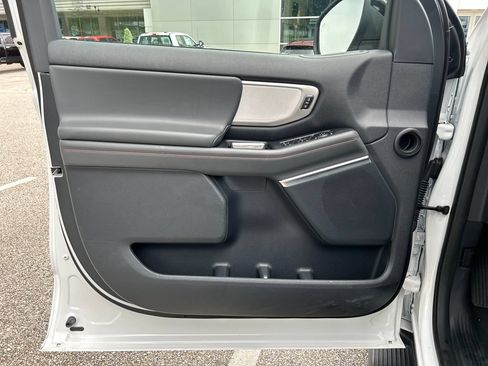 Used 2025 Ford Expedition Active RWD image 9