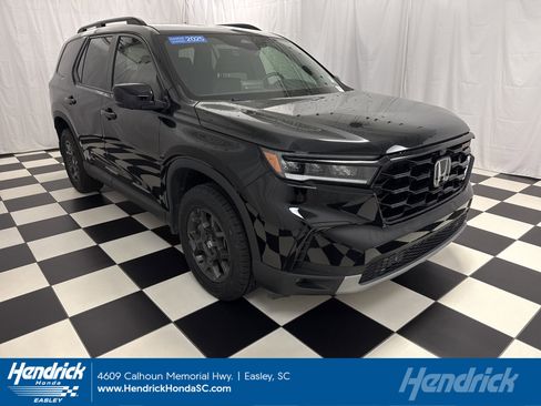 Certified 2025 Honda Pilot TrailSport image 1