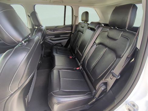 Used 2023 Jeep Grand Cherokee Limited w/ Luxury Tech Group II RWD image 14