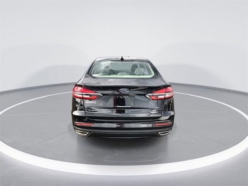 Used 2020 Ford Fusion SE image 7