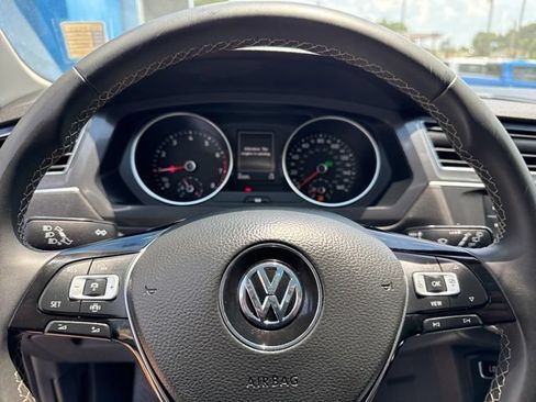 Used 2021 Volkswagen Tiguan SE w/ Panoramic Sunroof Package FWD image 18