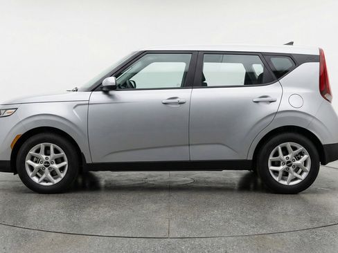 Used 2025 Kia Soul LX w/ LX Technology Package image 5