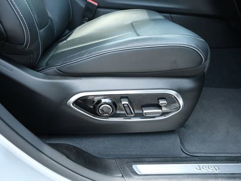 Used 2023 Jeep Grand Cherokee Overland w/ Advanced Protech Group III image 37