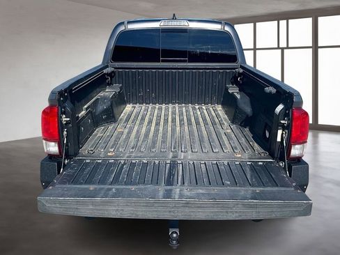Used 2017 Toyota Tacoma TRD Off-Road image 7