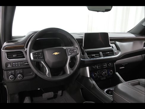Used 2024 Chevrolet Tahoe Premier AWD/4WD image 7
