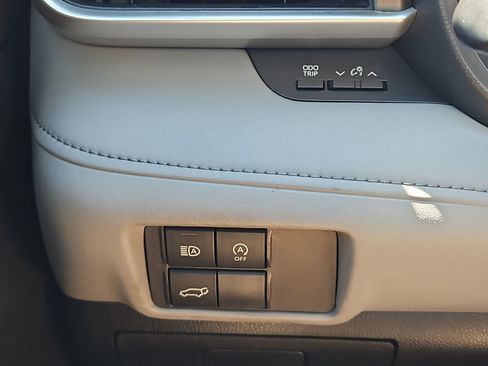 Used 2023 Toyota Highlander LE FWD image 22