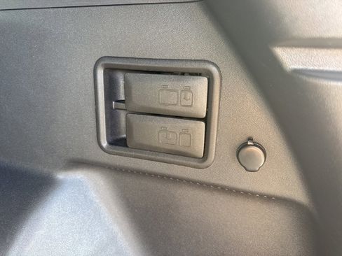 Used 2022 Chevrolet Equinox Premier image 12
