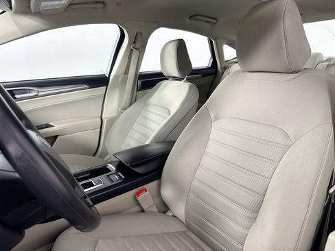 Used 2020 Ford Fusion SE FWD image 21
