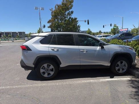 Used 2022 Toyota RAV4 LE AWD/4WD image 8