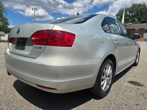 Used 2011 Volkswagen Jetta SE FWD image 10