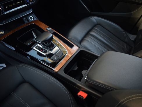 Used 2021 Audi Q5 Premium Plus image 13