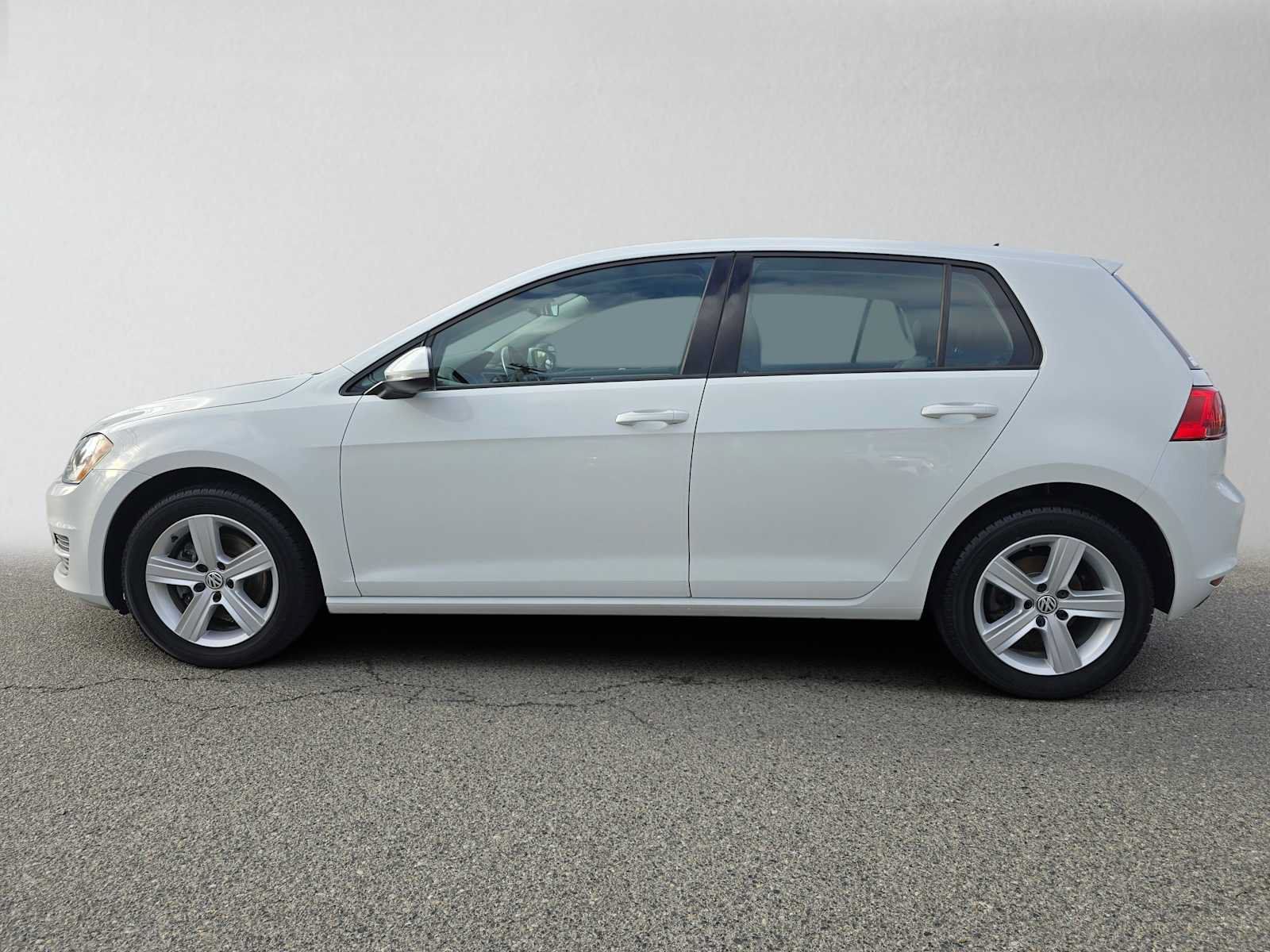 Used 2017 Volkswagen Golf Wolfsburg Edition FWD image 6