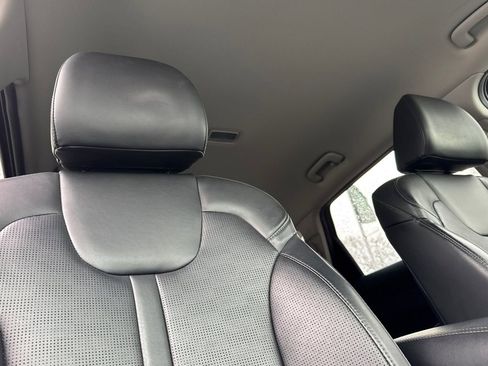 Used 2024 Kia Sorento S image 19