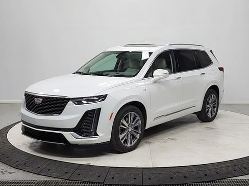 Used 2024 Cadillac XT6 Premium Luxury w/ Technology Package image 3