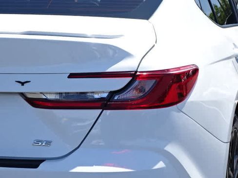 Used 2025 Toyota Camry SE FWD image 12