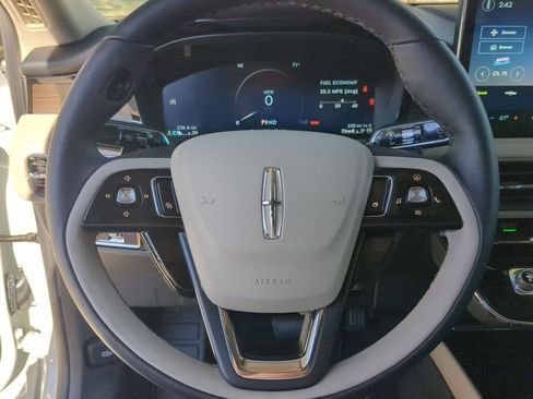 New 2026 Lincoln Corsair Reserve w/ Jet Appearance Package FWD image 13