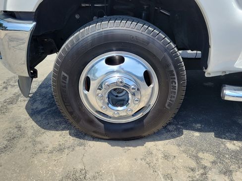 Used 2016 Ford F350 Lariat w/ Lariat Ultimate Package AWD/4WD image 4