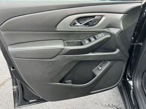 Used 2023 Chevrolet Traverse LT image 14