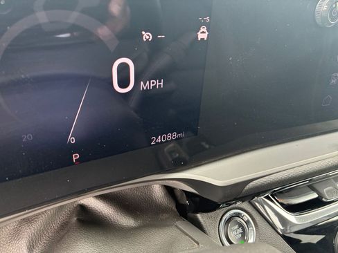 Used 2025 Buick Envista Sport Touring image 39