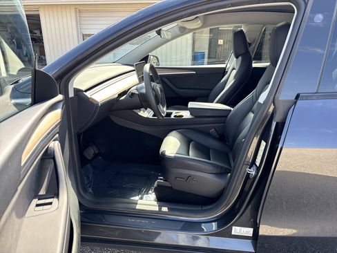 Used 2024 Tesla Model Y Long Range AWD/4WD image 18