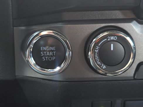Used 2019 Toyota Tacoma TRD Off-Road w/ Technology Package AWD/4WD image 30