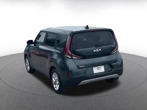 Used 2025 Kia Soul LX w/ LX Technology Package FWD image 9