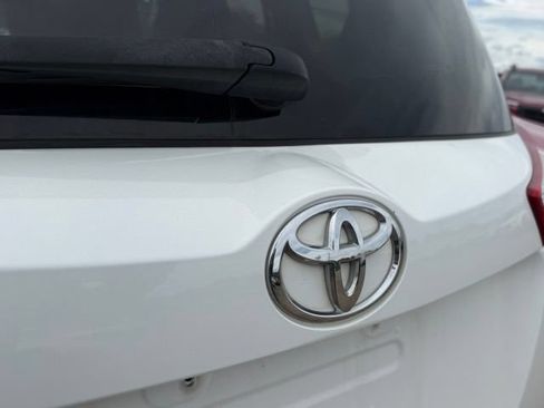 Used 2013 Toyota RAV4 LE AWD/4WD image 14