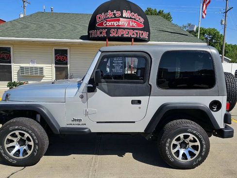 Used 2004 Jeep Wrangler SE AWD/4WD image 3