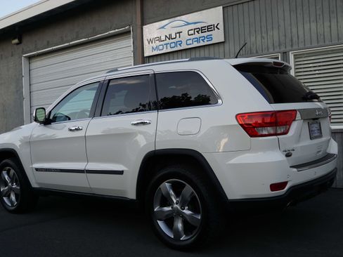 Used 2012 Jeep Grand Cherokee Overland image 18
