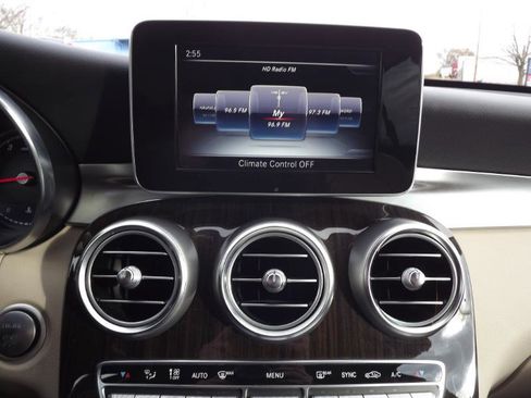 Used 2018 Mercedes-Benz GLC 300 4MATIC image 18